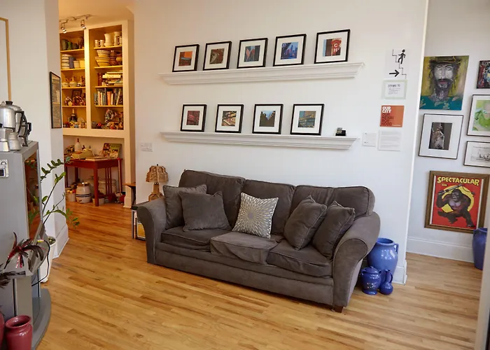 Ray'S Bucktown Bed And Breakfast